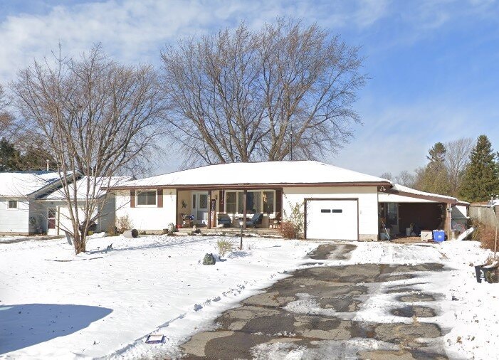 Cheap! Airbnb or Easy Wholetail. Lake Views frm Your Front Porch