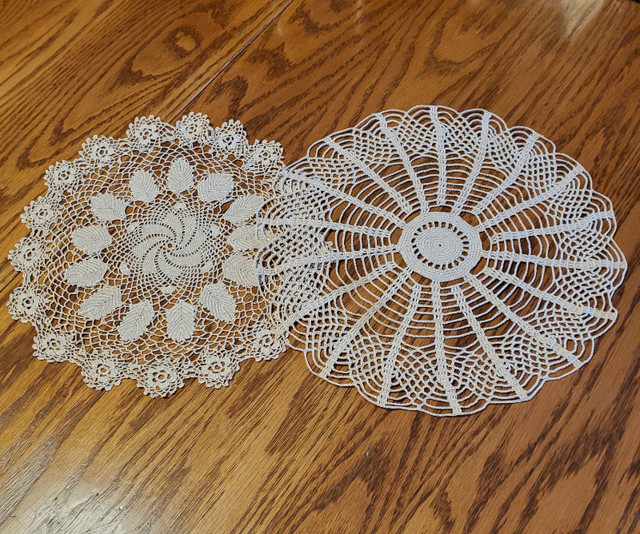 Vintage doilies in Home Décor & Accents in Calgary - Image 4