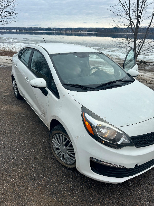 KIA RIO 2016 WHITE in Cars & Trucks in Ottawa