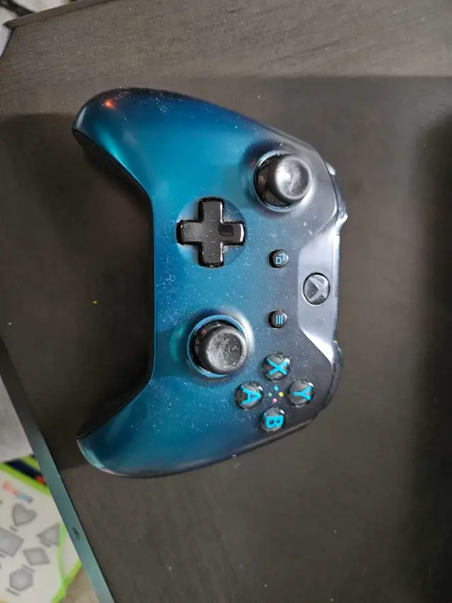 Xbox one + câble et manette in XBOX One in Laval / North Shore - Image 2