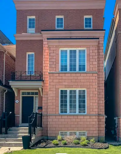 NEWLY RENOVATED HOUSE AT YORK UNIVERSITY VILLAGE! Room rental!