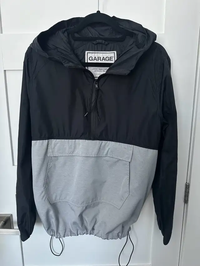Women’s windbreaker rain coat with hoodie sweater in Women's - Tops & Outerwear in Laval / North Shore - Image 2