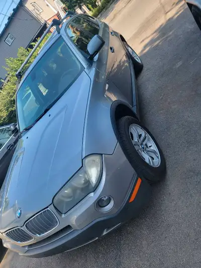 Bmw x 3 2007 avec 243000 km, Body propre, bon pneus été et hiver monté sur mags bmw aussi. Lumière a...