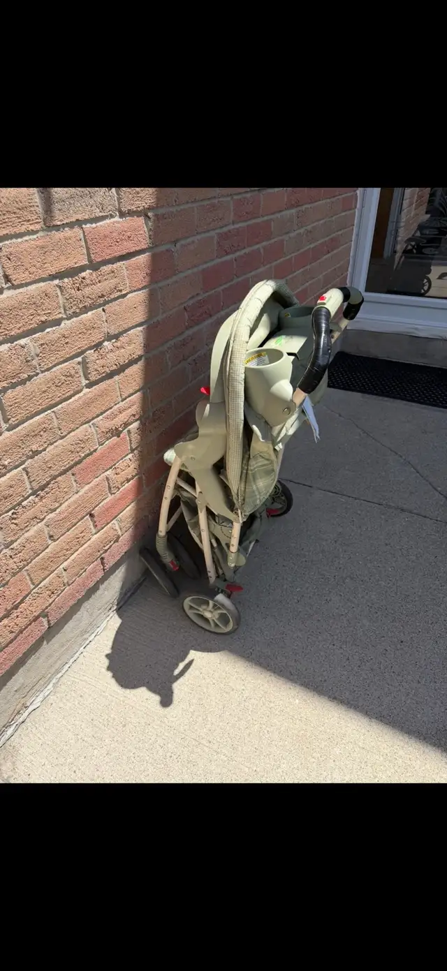Stroller With Attachable Baby Seat in Other in Mississauga / Peel Region - Image 11