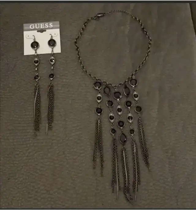 Guess necklace and earrings set62863737824643122