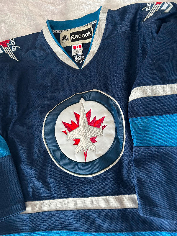 Winnipeg jets jersey in Men's in Winnipeg - Image 2