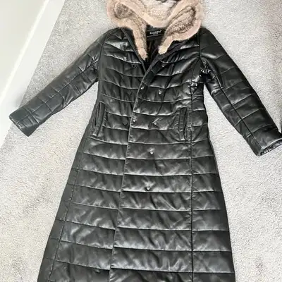 Pickup in wolf willow SE. size 165/88A beautiful fitted waist design and glossy leather. Plus filled...