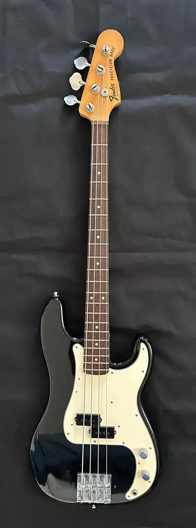 vintage 1976 Fender Precision Bass, View more