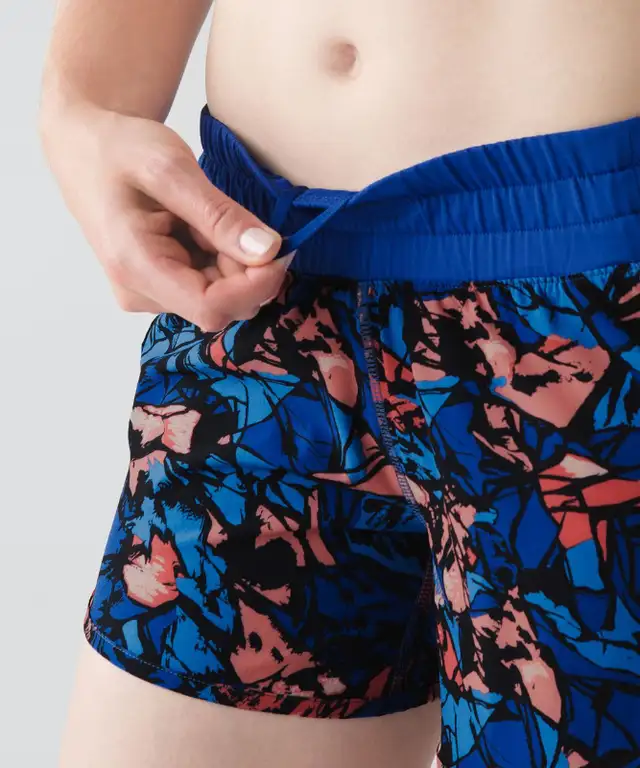 LULULEMON TRACKER SHORT IV PAINT STORM HARBOR BLUE MULTI BLACK 4 in Multi-item in City of Toronto - Image 5
