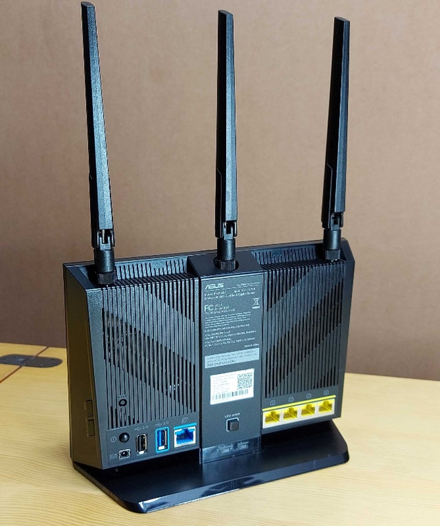 ASUS RTAC86 AC2900 DualBand Gigabit WiFi Router AiMesh Networking