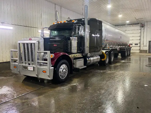 Oilfield trucking job in Drivers & Security in Calgary - Image 2