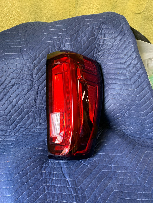 GMC Sierra Tail Light (rh)  in Cars & Trucks in Mississauga / Peel Region - Image 3