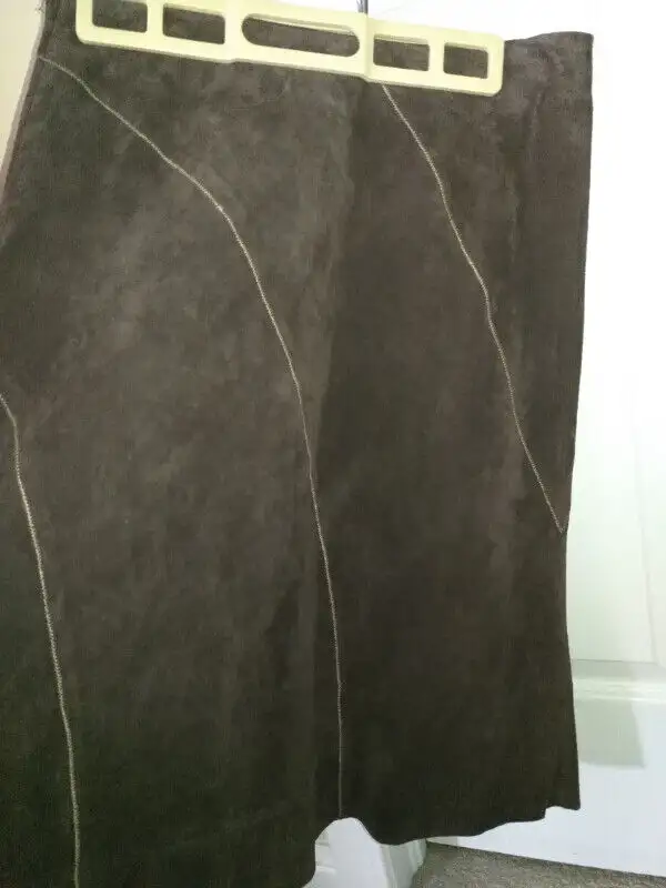 DANIER LEATHER CANADA Chocolate A-Line Leather Suede Knee Length in Women's - Dresses & Skirts in Markham / York Region - Image 3