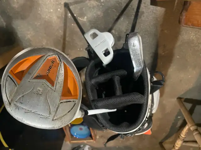 Junior Golf Clubs and Bag. Left Handed!! in Golf in City of Halifax - Image 3