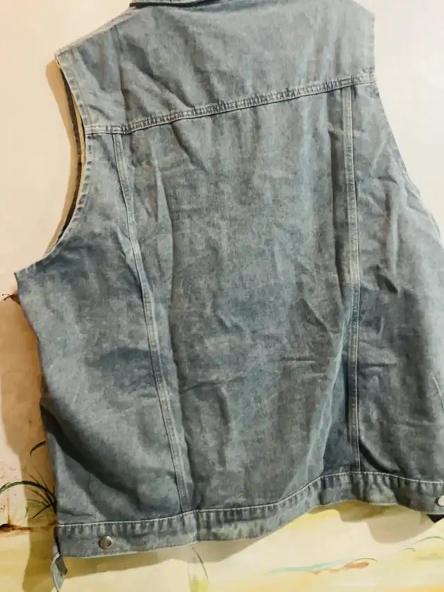 Mens Denim Vest Jacket Sleeveless-Size L in Men's in Mississauga / Peel Region - Image 5