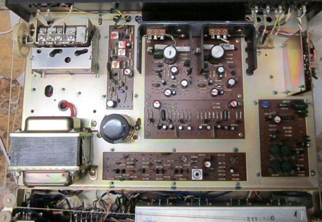 Vintage Harman Kardon 330B Stereo receiver in Stereo Systems & Home Theatre in Guelph - Image 2