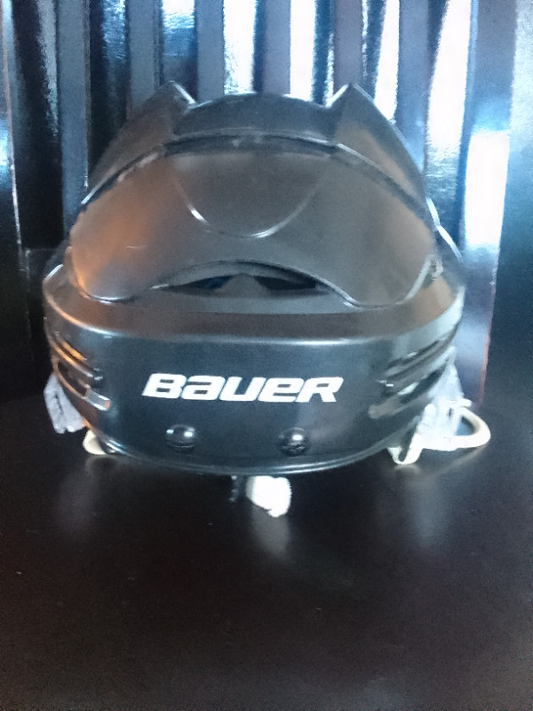 Bauer hockey helmet in Hockey in Edmonton