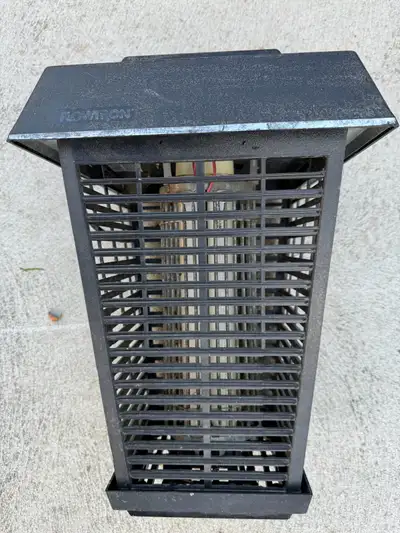 Flowtron bug zapper in really good condition, located in Penticton