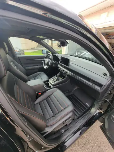 2025 HONDA CR-V HYBRID AWD — LIKE NEW, LOW KM, LOADED $49,500 | Private Sale | No GST | Calgary, AB...