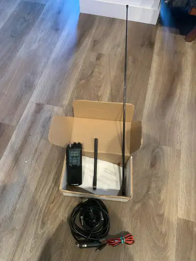 Cobra WXST50 with additional antennas, View more