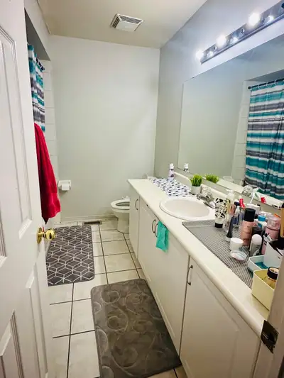 660 private room available for girl