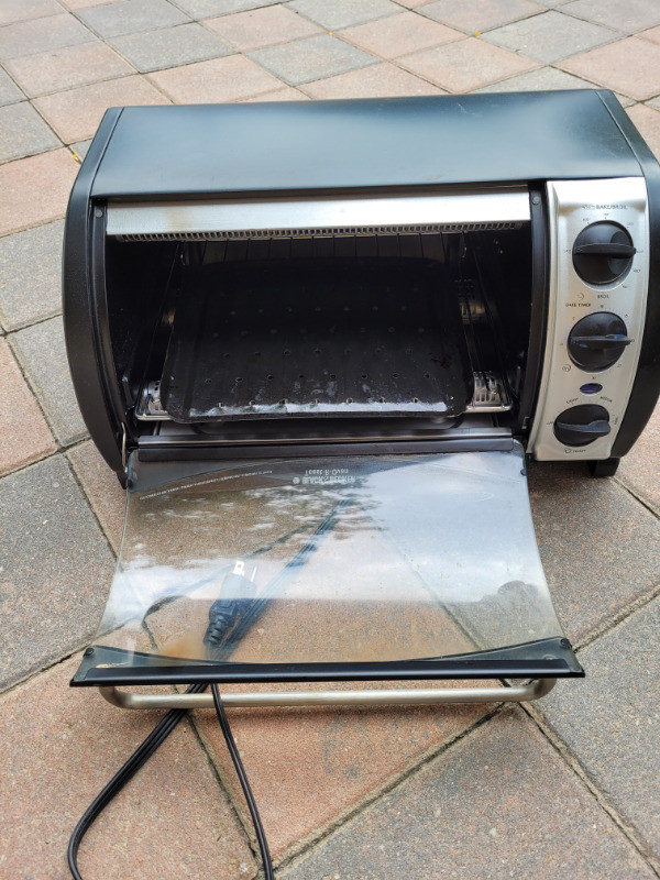 Black & Decker Toaster Oven in General Electronics in Markham / York Region