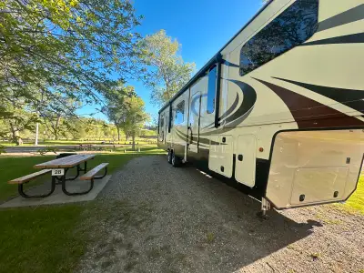 2019 Redwood Awesome trailer excellent condition has perfect layout for couple. 5 slides master in b...
