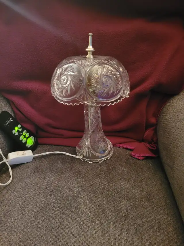 Vintage Pinwheel Crystal Mushroom Table Lamp