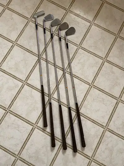 Vintage Men’s RH Golf clubs, View more