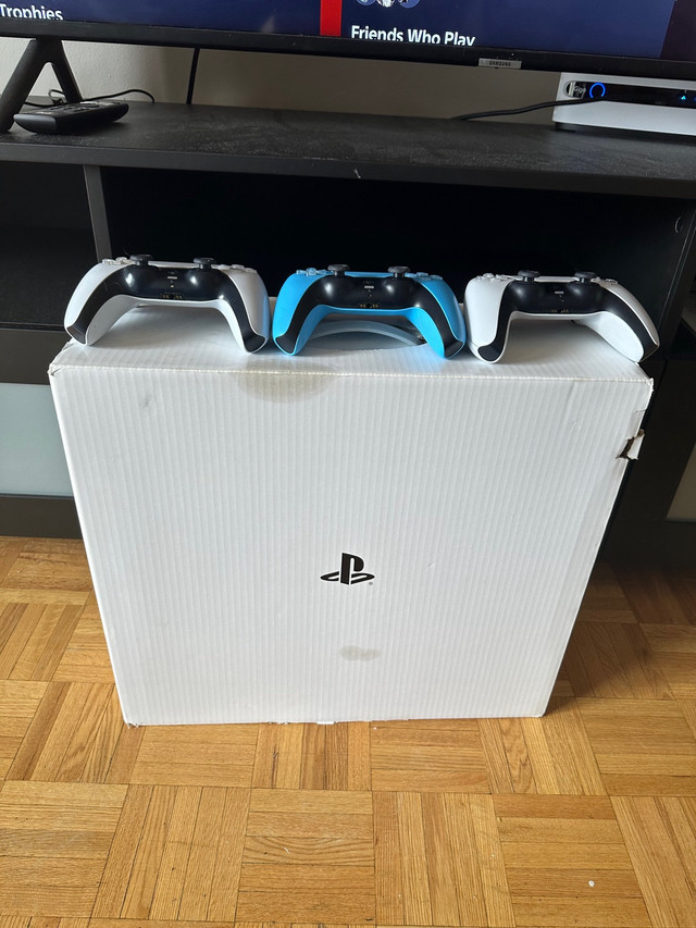 PS5 Bundle (DISC)  in Sony Playstation 5 in Kingston - Image 2