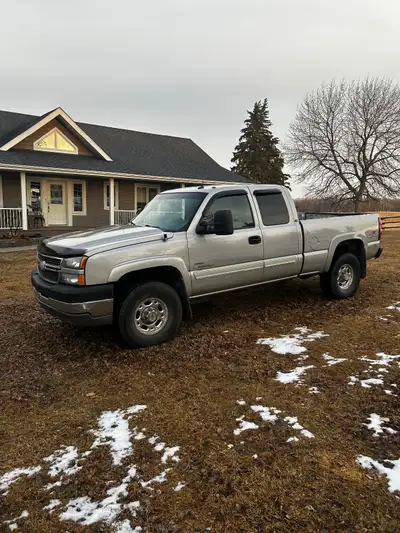 2005 Chev Duramax diesel 2500 with 332,000kms