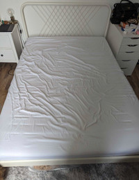 Nesttun Ikea bed Full Size / base de lit double 