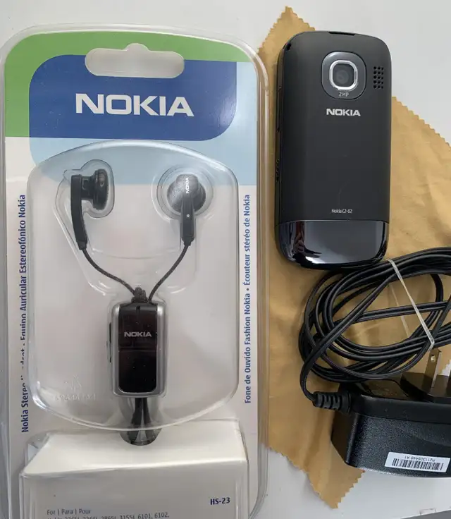 Nokia C2-02 Touch and Type  2G GSM 2MP Bluetooth Slide Phone in Cell Phones in City of Toronto - Image 4