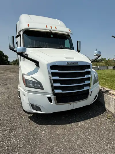 2018 Freightliner Cascadia - Excellent interior and Exterior condition- Regular maintenance. New Dri...