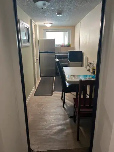 AVAILABLE SEPTEMBER 1 TEXT AT 416-877-1609 MONTH TO MONTH NO LEASE AGREEMENT PRICE POSTED IS FOR 1 P...