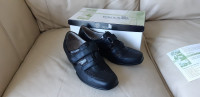 Women's Leather Shoes. Brand new. Size 8.