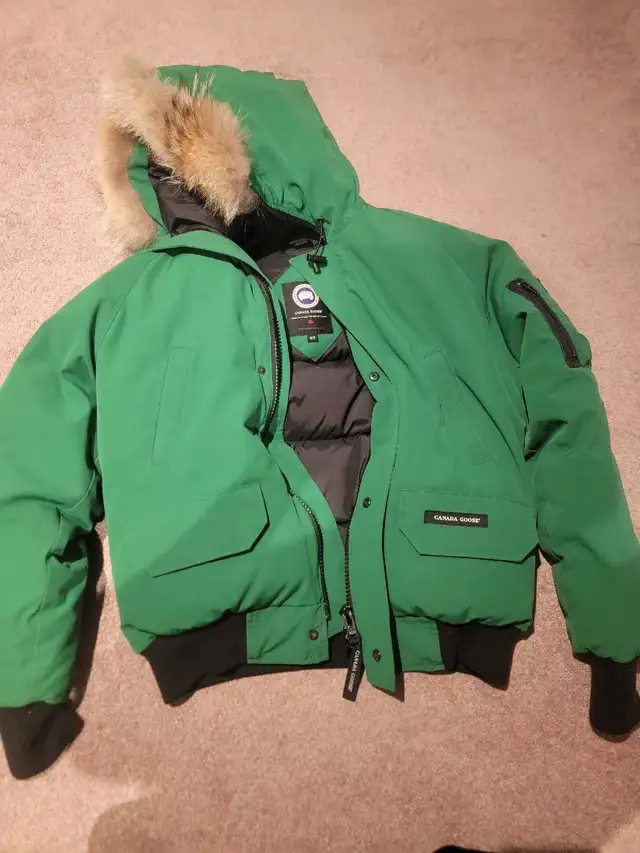 Green Canada Goose Bomber Jacket in Men's in Ottawa - Image 2