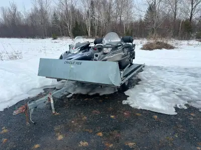 700 600 YAMAHA ventures 2 up reverse triples readheads in good running condition no rips in seats 60...