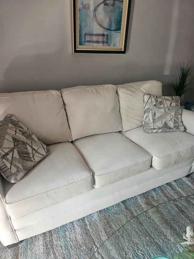Living room sofa in Couches & Futons in Winnipeg - Image 2