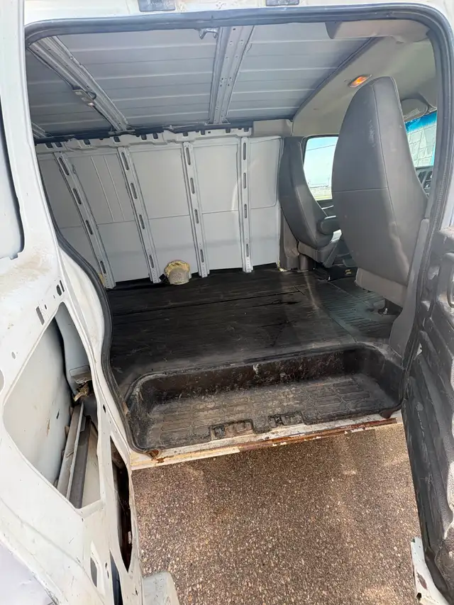 2015 Chev Express Cargo Van Ext504926047337850886