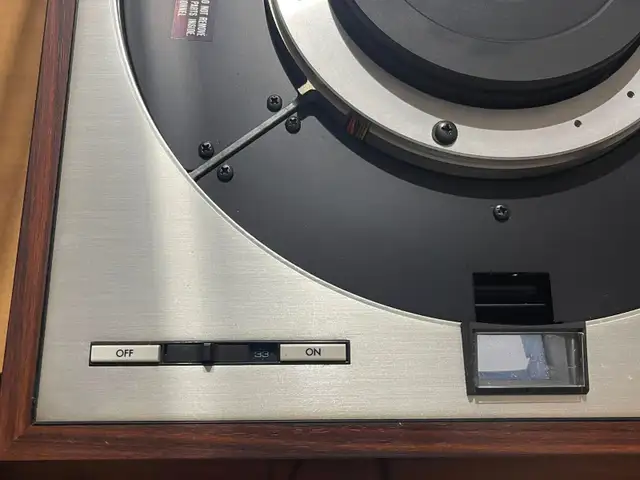 Luxman PD121U 60Hz high-end turntable with original dust cover in Stereo Systems & Home Theatre in Kingston - Image 6