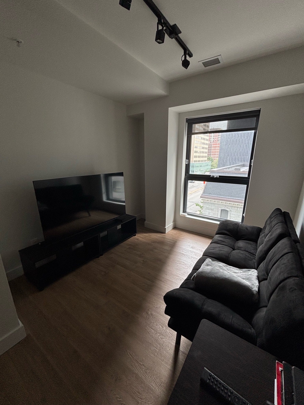 Lease Transfer – Furnished one bedroom Apt- Downtown Montréal — photo 2