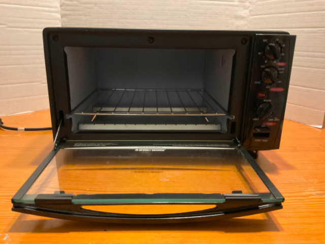 Black & Decker Toaster Oven in Toasters & Toaster Ovens in Mississauga / Peel Region