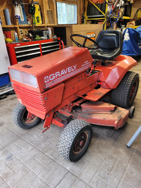 Gravely 16G Lawn Tractor in Heavy Equipment in Peterborough - Image 2