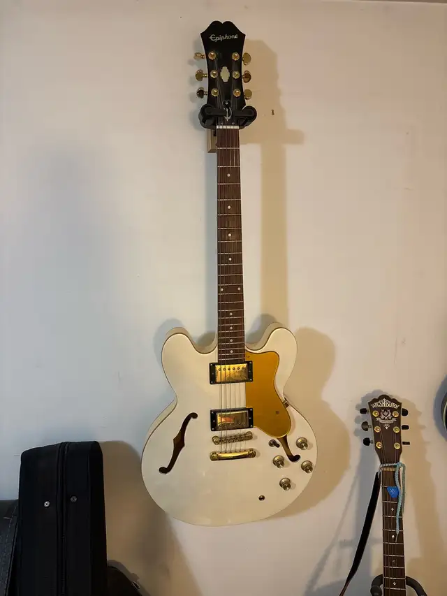 Epiphone ES-335 in Guitars in City of Toronto - Image 2