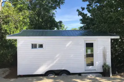 Mobile tiny home retail shop. Or use it as a tiny home. Built in 2021 on a brand new 20’ x 8’ Jensen...