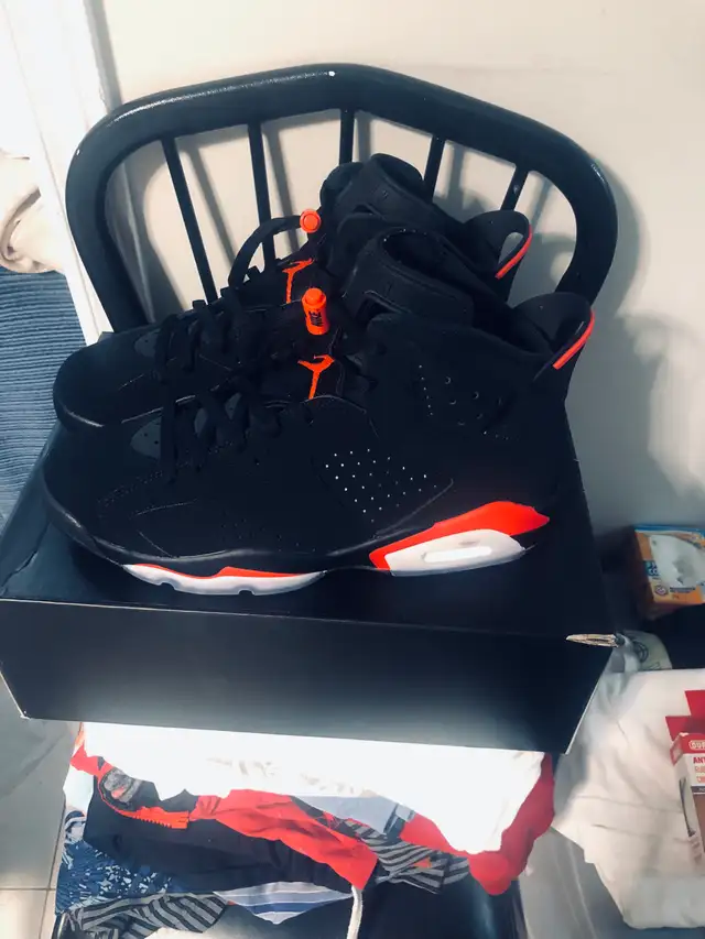 Air Jordan 6 Retro (Imfrared) Size 12  in Men's Shoes in Mississauga / Peel Region - Image 2