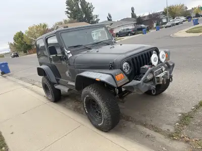 Brand new crate engine with less then 10000km, I have the original back seats with seat belts, 28778...