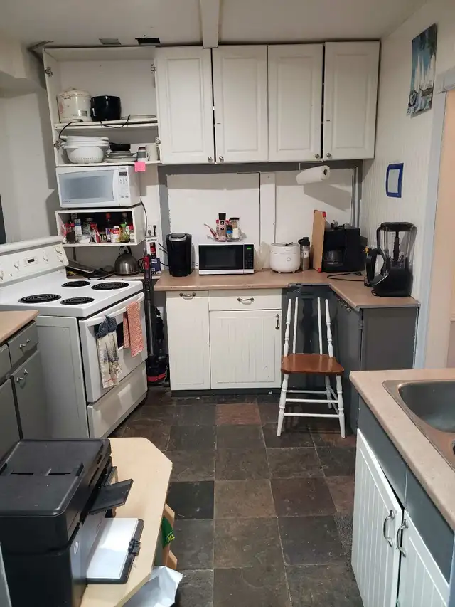 Oshawa room for rent in Room Rentals & Roommates in Oshawa / Durham Region - Image 5