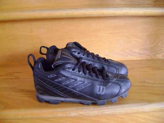 Les soulier noir unisexe soccer Wilson 7.5po (19cm) ,tibia XS dans Vêtements - 4T  à Ouest de l’Île - Image 2